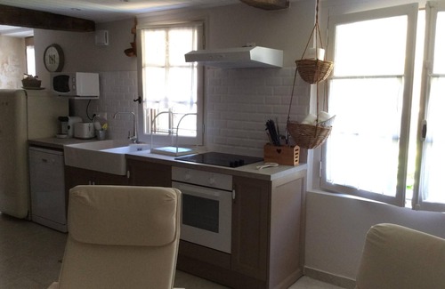 Issigeac House | Charming gite "Le Petit Logis" with garden and jacuzzi for 2 to 5 people.