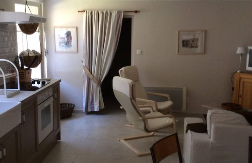 Issigeac House | Charming gite "Le Petit Logis" with garden and jacuzzi for 2 to 5 people.