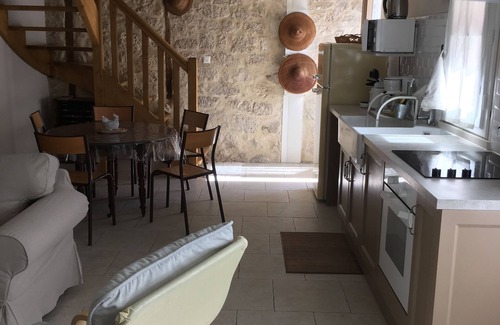 Issigeac House | Charming gite "Le Petit Logis" with garden and jacuzzi for 2 to 5 people.