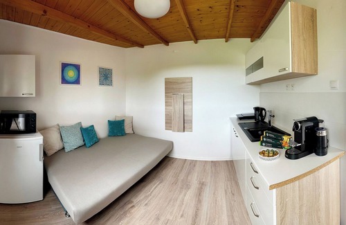 Jinonice House | Charming glamping in peaceful Prague with WiFi
