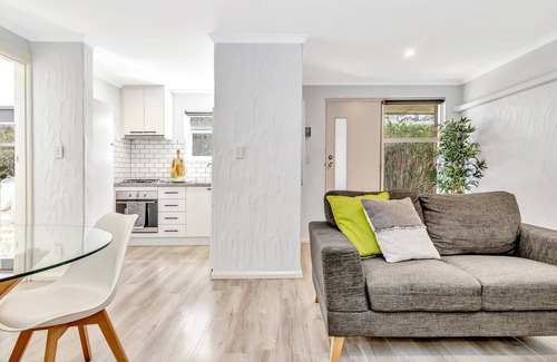 Glenelg North Apartment | Charming Glenelg Stay Walking Distance to Beach