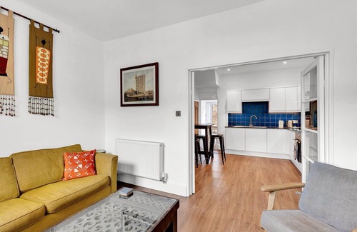 Queen's Park House | Charming Golborne Escape