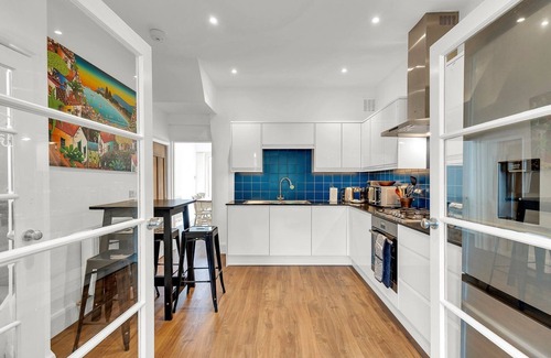 Queen's Park House | Charming Golborne Escape