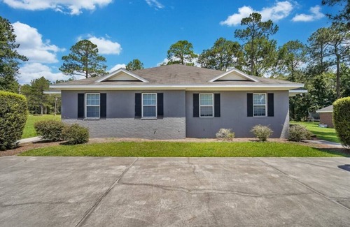 Statesboro House | Charming Gray Home- 5 mins from GSU!