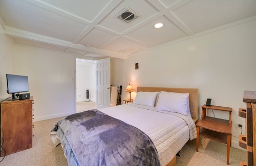Great Cacapon Cabin | Charming Great Cacapon Cabin w/Screened-In Porch!