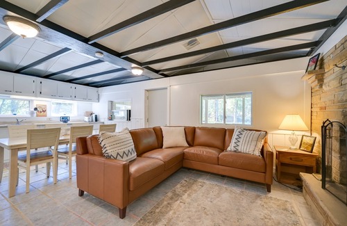 Great Cacapon Cabin | Charming Great Cacapon Cabin w/Screened-In Porch!