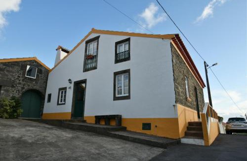 Nordeste Villa | Charming green country house