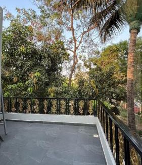Undri House | Charming Green Hideout