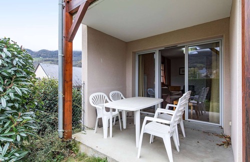 Esterre Apartment | Charming Ground Floor Apartment with Garden, 2BR, Pool & Sauna Access, Luz-Saint-Sauveur
