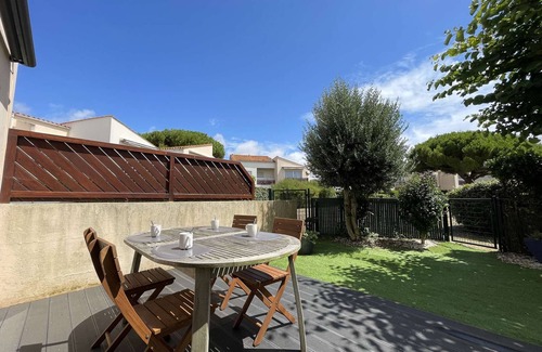 La Rochelle Apartment | Charming Ground Floor Apt with Pool Access, Near Shops & Transit - La Rochelle