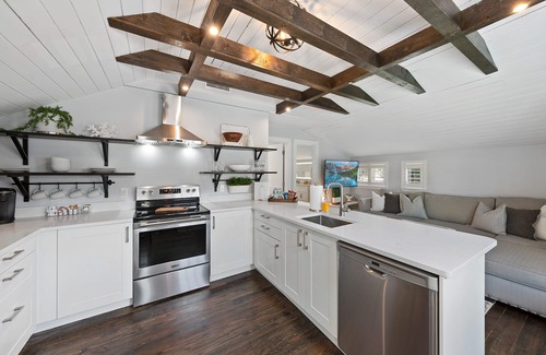 Sawgrass Cottage | Charming guest house cottage with private beach access!
