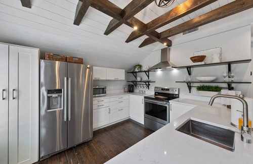Sawgrass Cottage | Charming guest house cottage with private beach access!