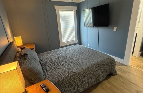 Iona House | Charming Guest Bedroom in 2br 2bath Home in Fort Myers 5mins from FMB