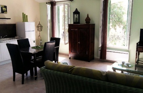 Pomerols Apartment | CHARMING GUEST GARDEN TERRACE SWIMMING POOL, FREE PARKING AND WIFI, BEACHES 8 Km away