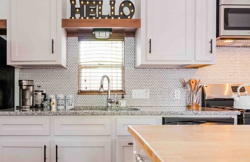 Hancock House | Charming guesthouse with full kitchen, private entrance & fenced patio