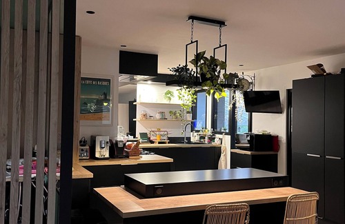 Cenac House | Charming house near Bordeaux - quiet - sleeps 8 - swimming pool - summer kitchen