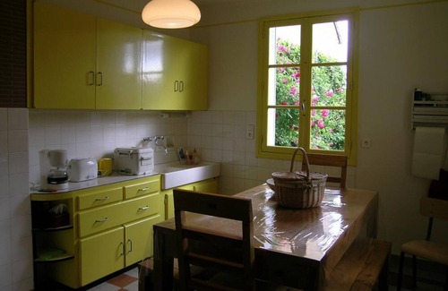 Dompierre-sur-Besbre Cottage | Charming Home with Garden, 4km from Le Pal, Sleeps 8, Pet-Friendly, WiFi, Near Shops