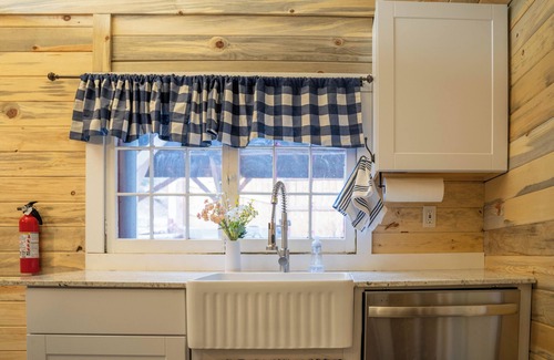Cascade-Chipita Park Cabin | Charming, Historical Cabin in Cascade-Chipita Park