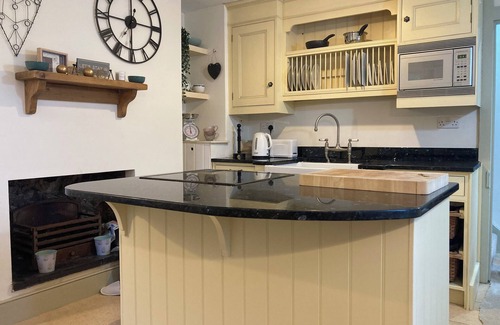 Pembroke Cottage | Charming Heritage Cottage , uniquely built to Town wall , views Pembroke castle