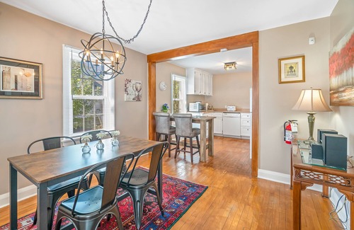 Historic Old Town House | Charming Historic Cottage in Old Town Niagara-on-the-Lake