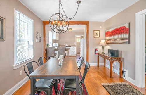 Historic Old Town House | Charming Historic Cottage in Old Town Niagara-on-the-Lake