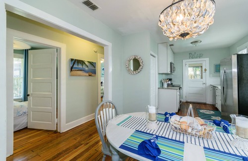 Jacksonville Beach Cottage | Charming Historic Renovated Beach Cottage - Walk/Bike to Heart of Jax Beach