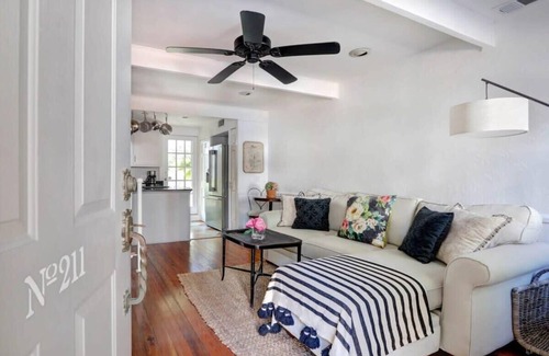 Historic Downtown Savannah House | Charming Historic 1850 Cottage | Centrally Located