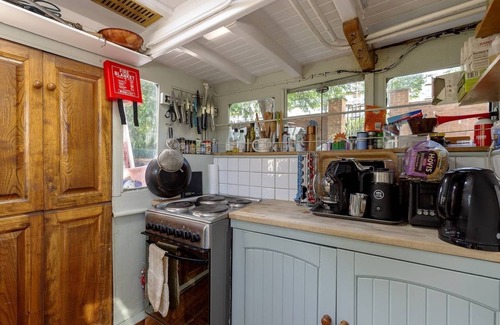 London Borough of Hounslow Boat Rental | Charming Historic Boat Moored opposite Kew Gardens.