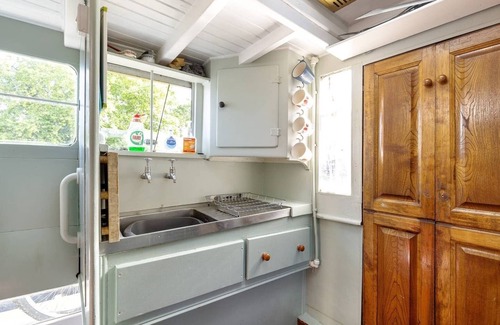London Borough of Hounslow Boat Rental | Charming Historic Boat Moored opposite Kew Gardens.