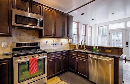 Capitol Hill House | Charming Historic Capitol Hill Row Home w/parking - perfect location