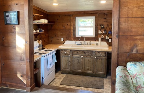 Atlantic Cottage | Charming historic cottage with private waterfront on Core Sound.