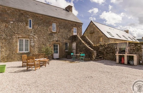 Varouville Cottage | Charming Historic House, Fully Equipped with Modern Amenities, Close to Stunning Cotentin Coast