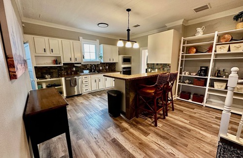 Pflugerville House | Charming, historic house in Downtown Pflugerville. Pet-friendly!