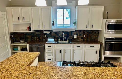 Pflugerville House | Charming, historic house in Downtown Pflugerville. Pet-friendly!