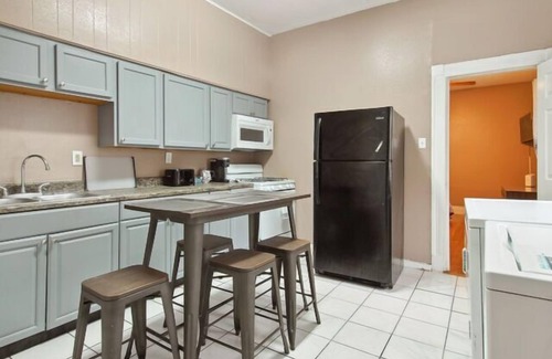 Holy Cross District Condo | Charming Historical Home 7 minutes to the French Quarters