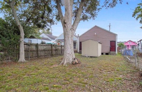 Holy Cross District Condo | Charming Historical Home 7 minutes to the French Quarters