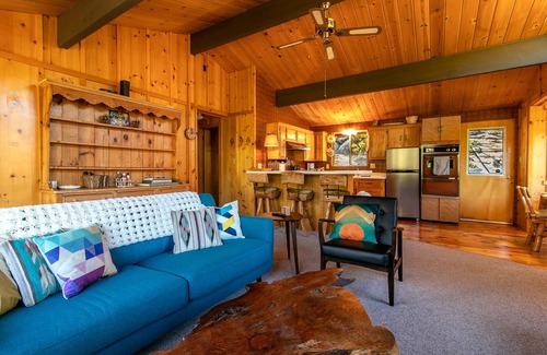 Pine Cove Cabin | Charming Hot Tub Cabin