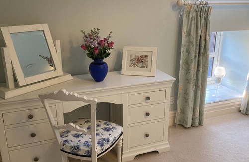 Huntly Other | Charming holiday cottage with garden and castle park next door.