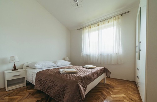 Prolozac House | Charming Holiday Home in Grubine with Pool