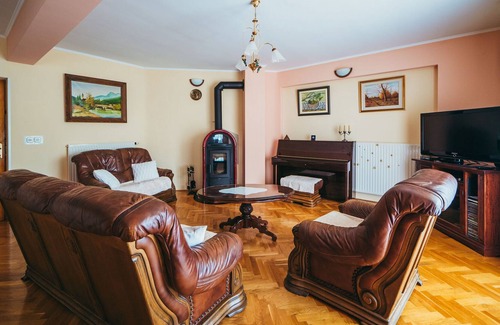 Prolozac House | Charming Holiday Home in Grubine with Pool
