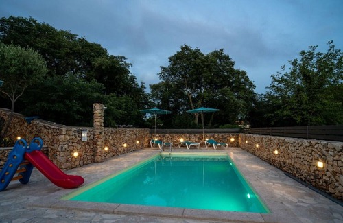 Garica Villa | Charming holiday home Padrone in a quiet environment