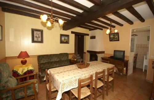 Faverolles House | Charming holiday home with pool and pond