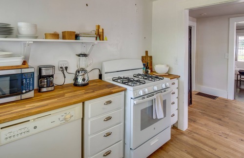 West Side Historic District Cottage | Charming Home < 2 Mi to Downtown Hendersonville!