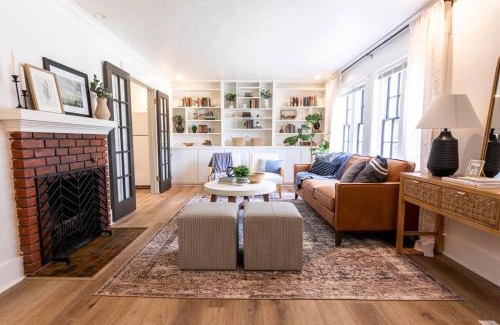 Burley House | Charming Home, 9 Beds, Home Gym
