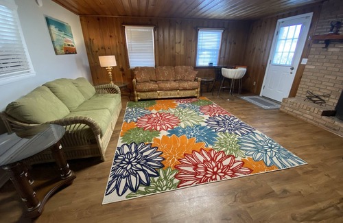 Southport House | Charming home across the street from the Cape Fear River