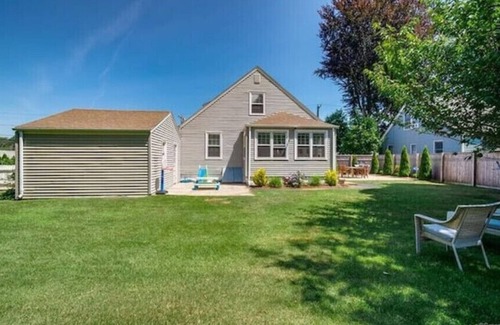 Branford House | Charming home, easy access - everything Branford. Super Host with 5-Star Rating