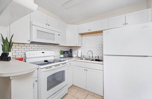 Bristol House | Charming home for 8 Close to State St