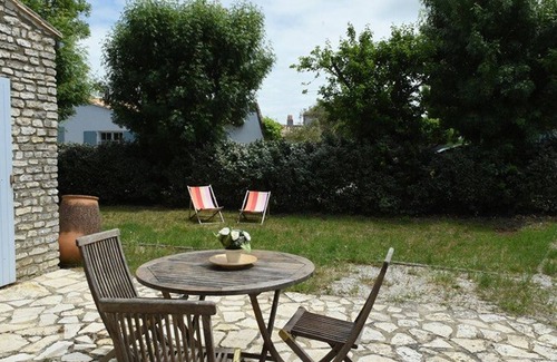 Les Portes-en-Re House | Charming Home Near Village Center with Garden & Modern Amenities
