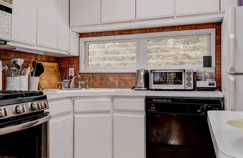 Clearwater Beach House | Charming Home in East Hampton, Near Clearwater Beach w/Private Pool