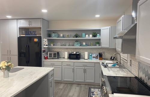 North Miami House | Charming home in North Miami close to many wonderful restaurants and shops.